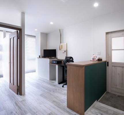 ご縁を紡ぐ場所に、やさしい色と想いを添えて