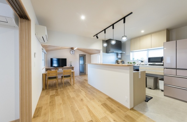 家族が集う、ぬくもりを紡ぐLDKリノベーション